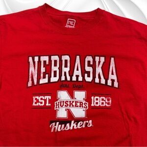 NEBRASKA CORNHUSKERS Men’s Large Red T-shirt
